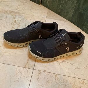 On Cloud gray women sneaker 8.5 very comfortable